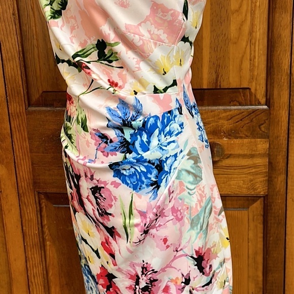 Guess Coral Multicolored Floral Halter Keyhole Side Ruching Bodycon Dress Size 6 - Picture 6 of 13